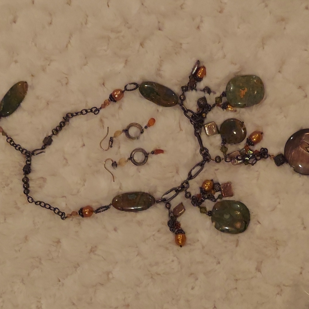Tres Jolie necklace and earrings.  Beautiful!
